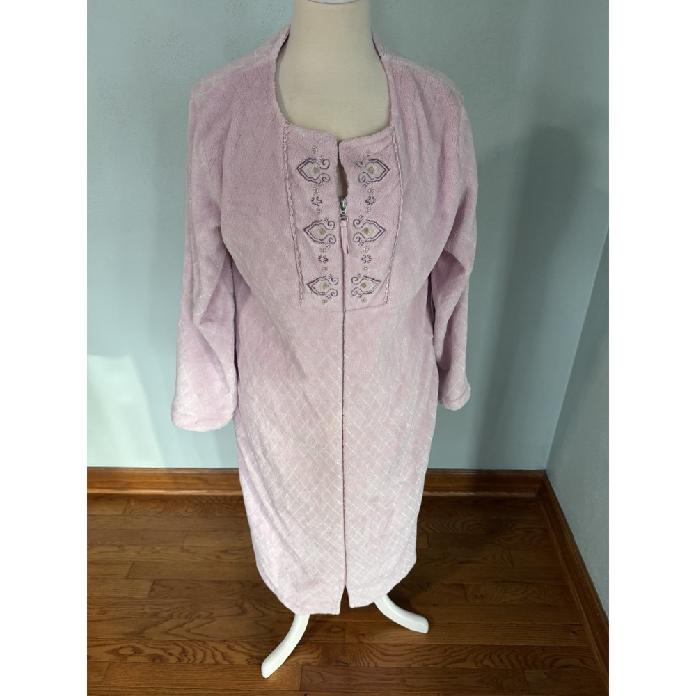 Vintage Oscar De La Renta S/M Soft Lilac Quilted Fleece Robe Zip Front Bathrobe